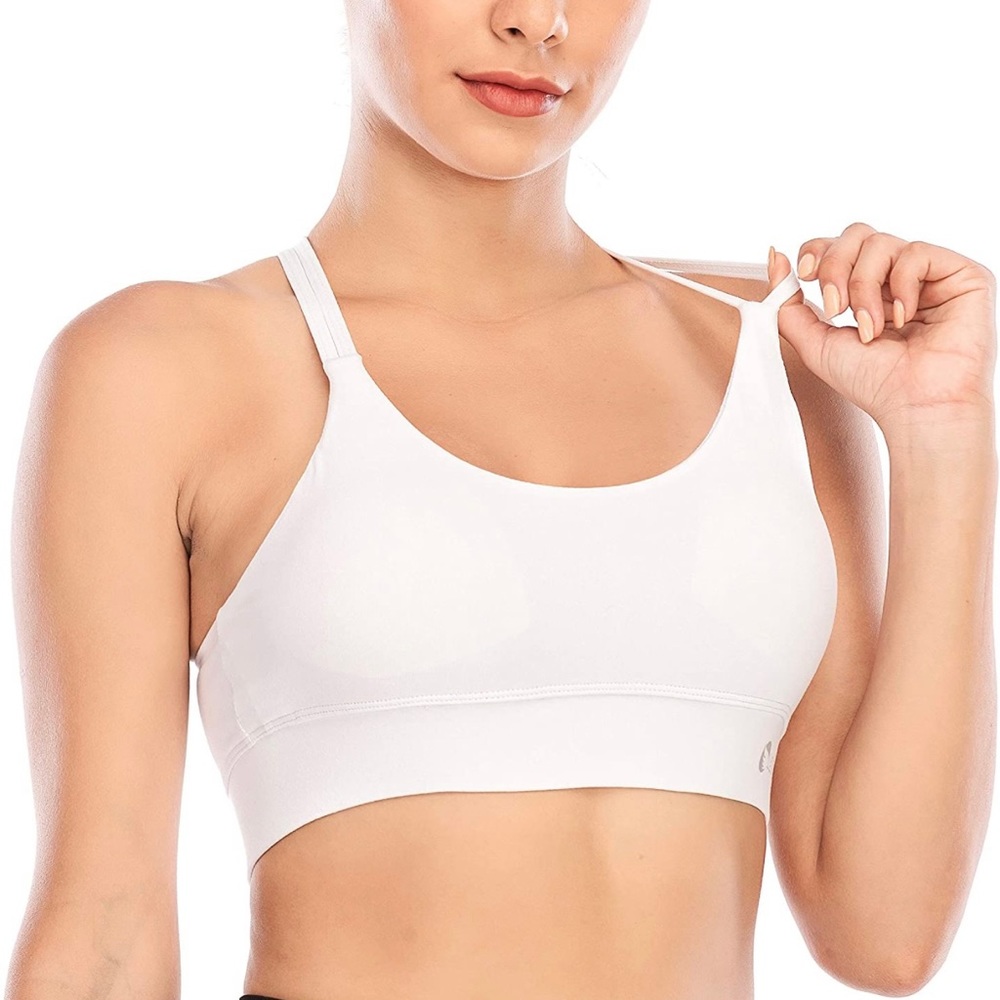 LEOQ Strappy Sports Bra for Women